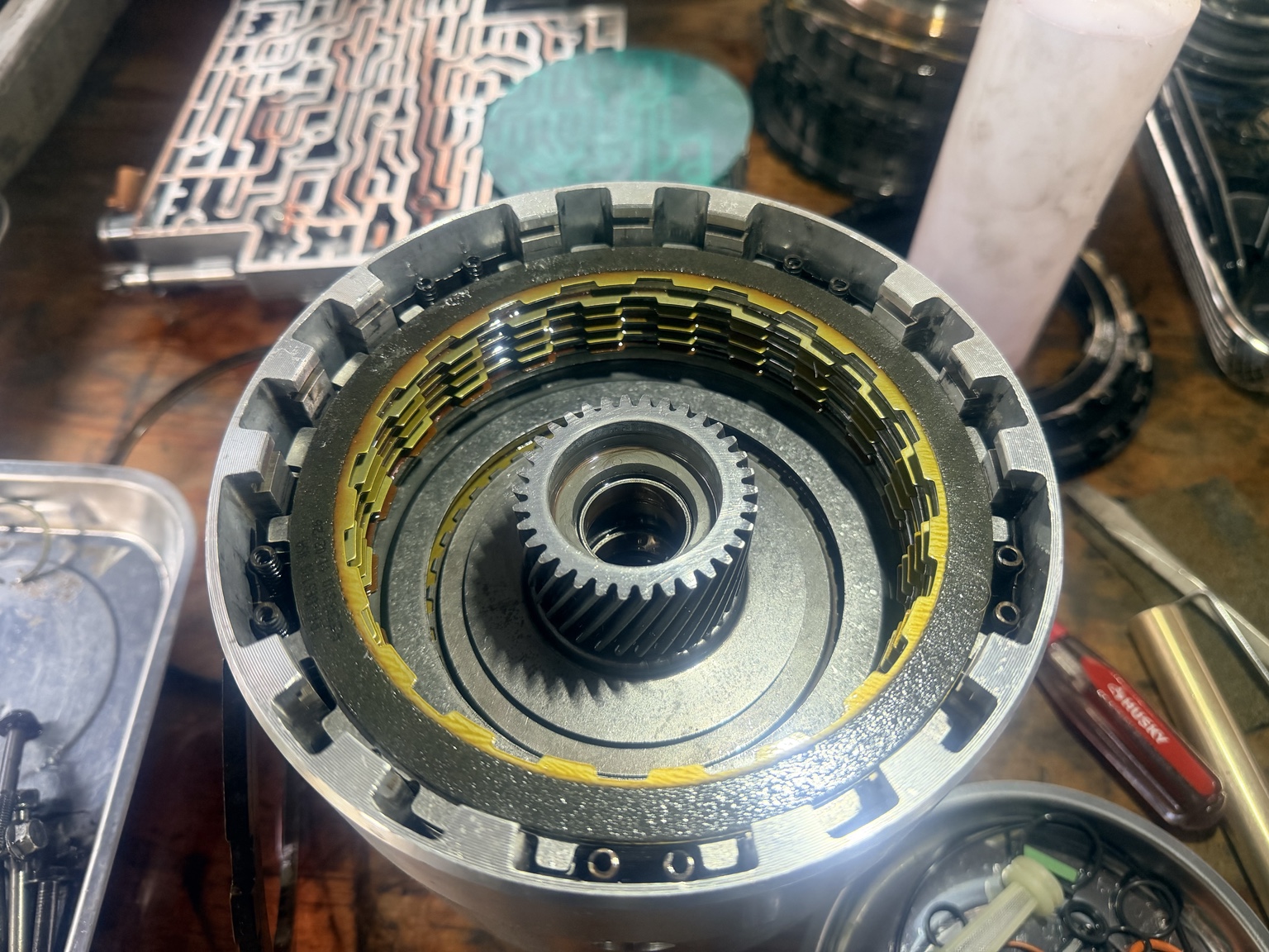 Transmission separator plate with check balls verified before valve body installation