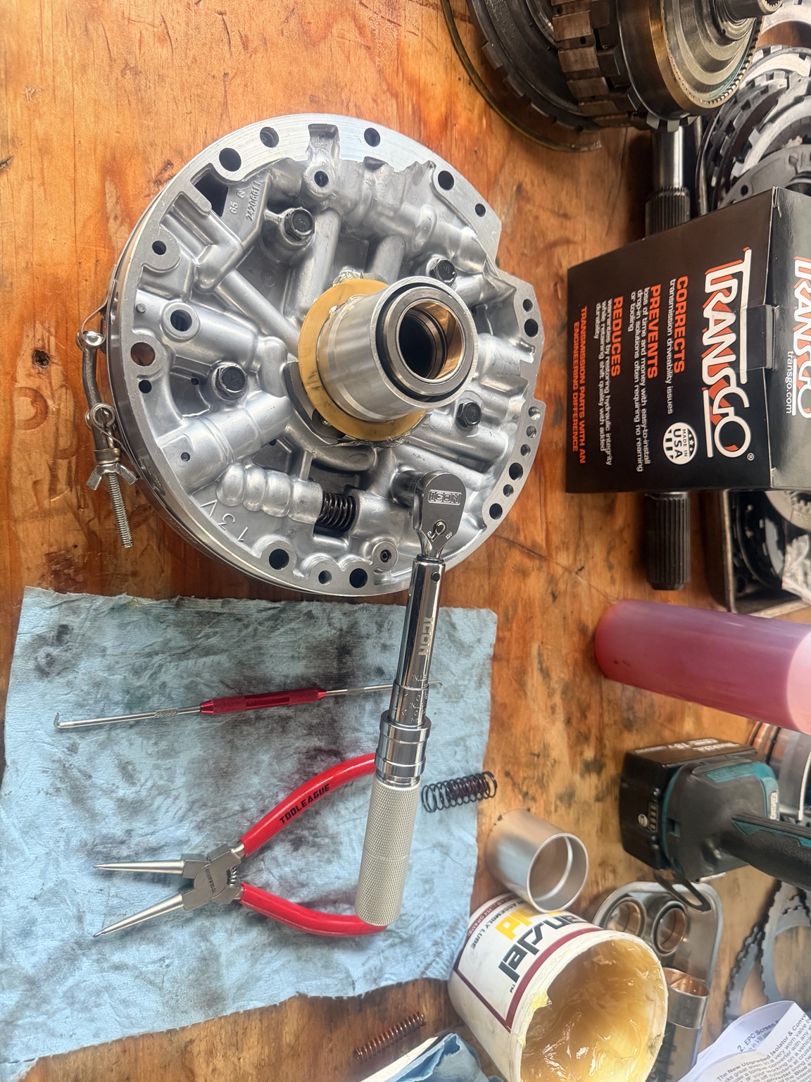 Transmission separator plate with check balls verified before valve body installation